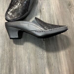 Rialto Comfort Metallic Gray Slip On Mule Heels Size 9